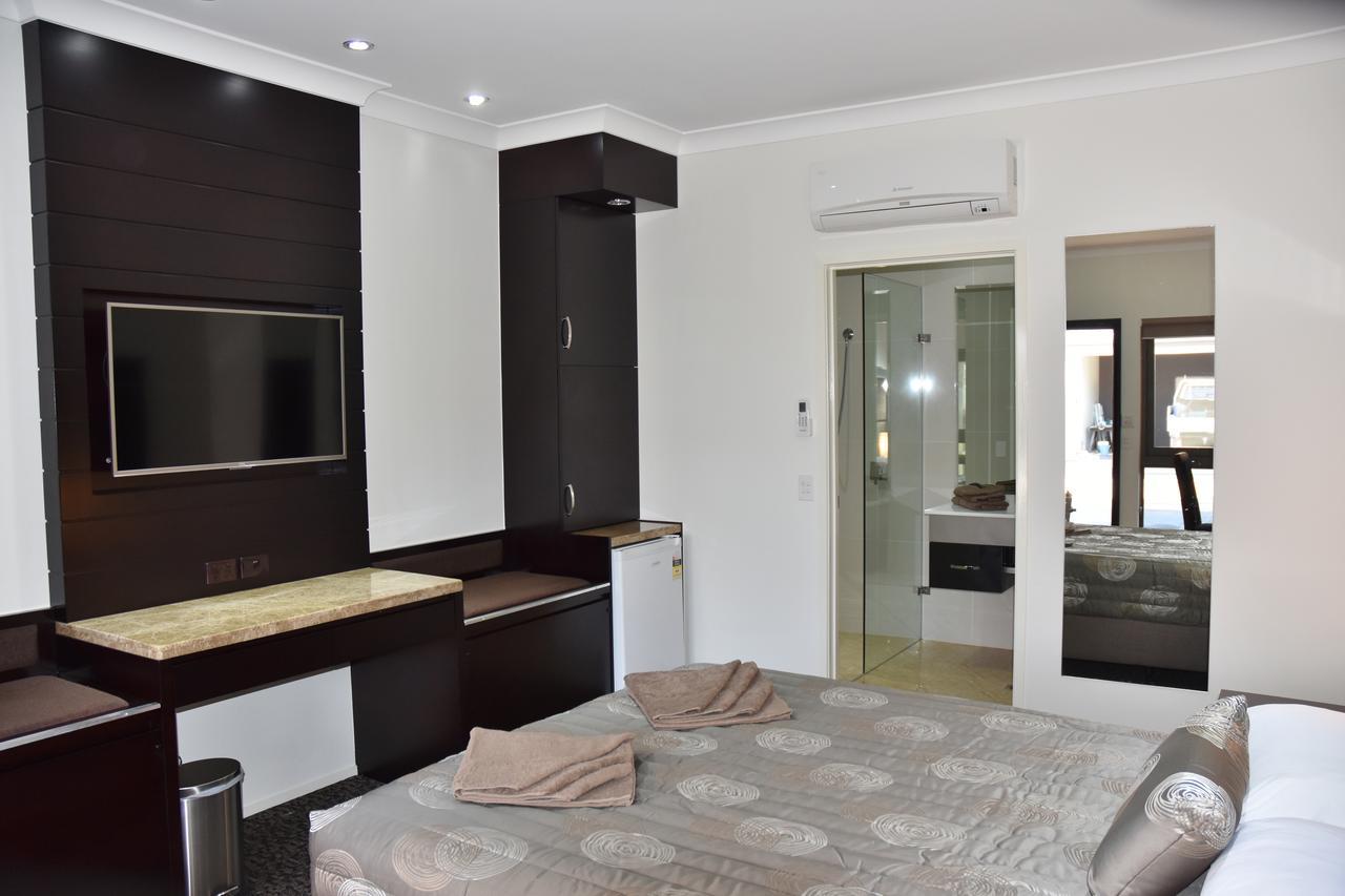 Western Downs Motor Inn Miles Екстериор снимка