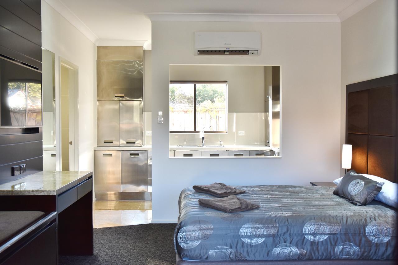 Western Downs Motor Inn Miles Екстериор снимка