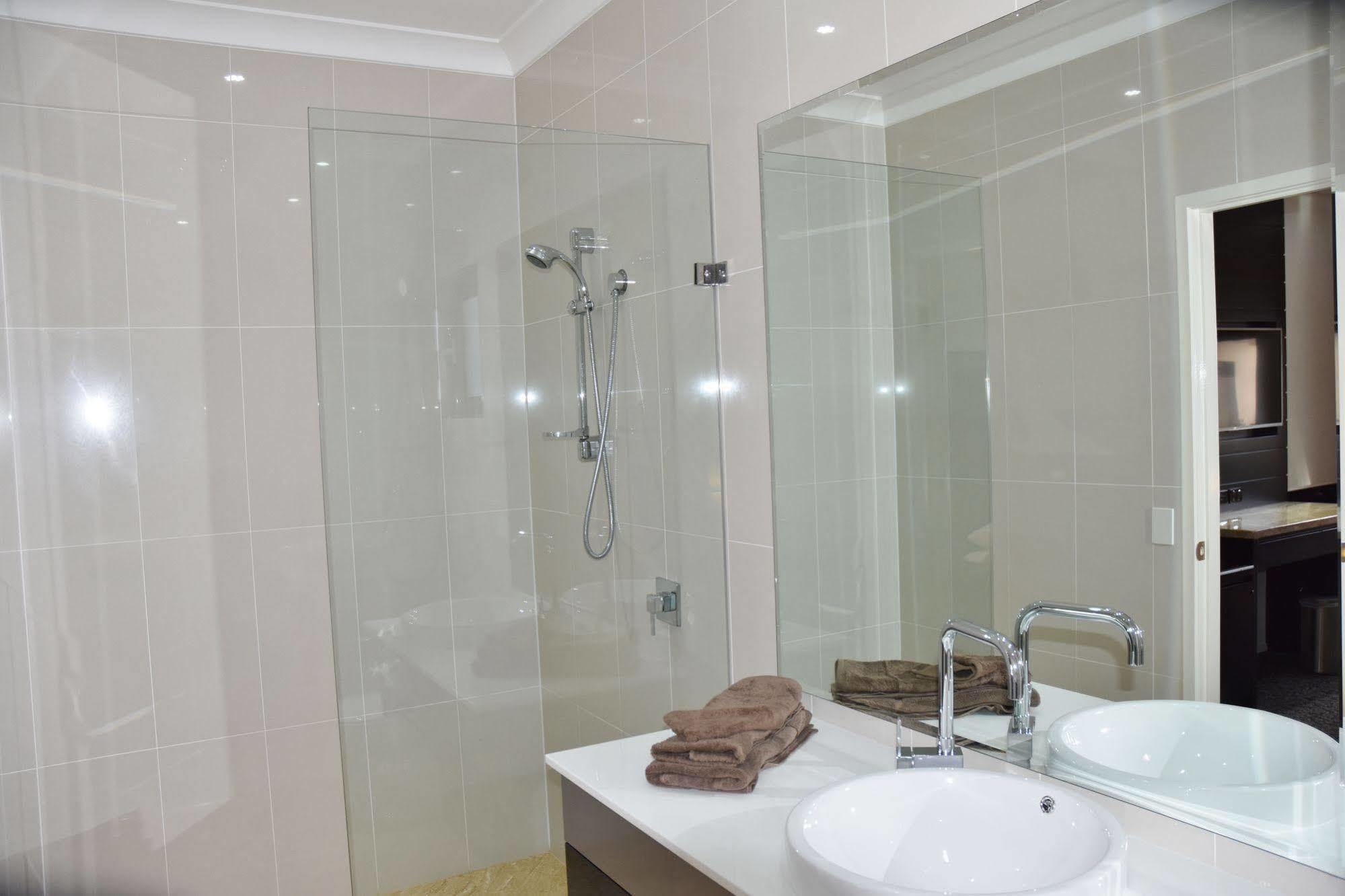 Western Downs Motor Inn Miles Екстериор снимка