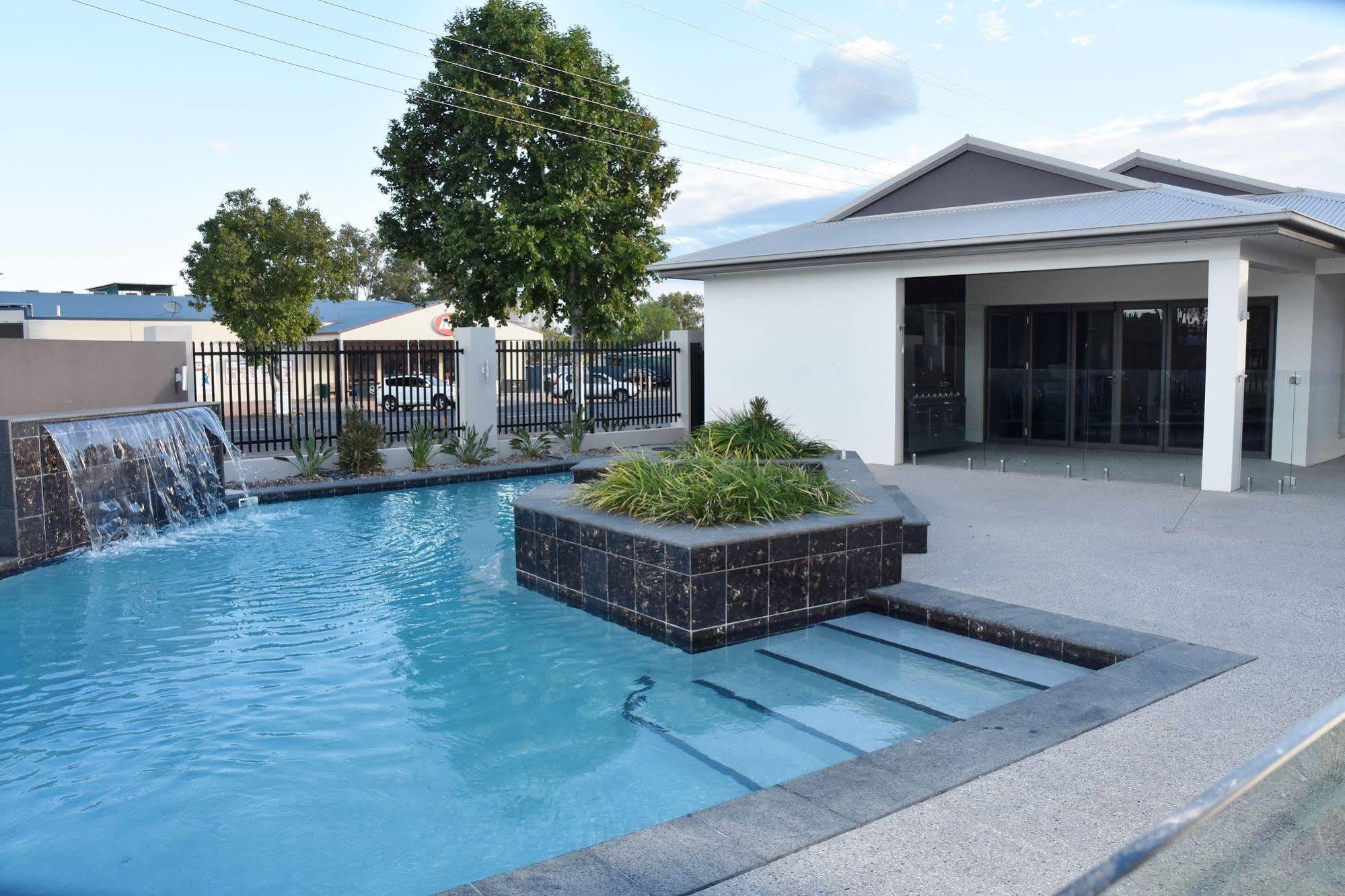 Western Downs Motor Inn Miles Екстериор снимка