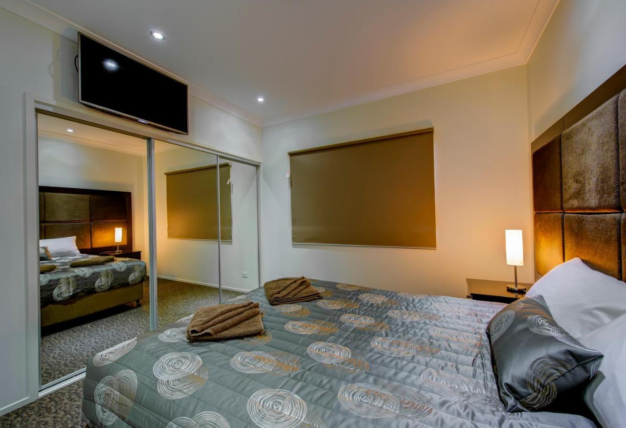 Western Downs Motor Inn Miles Екстериор снимка