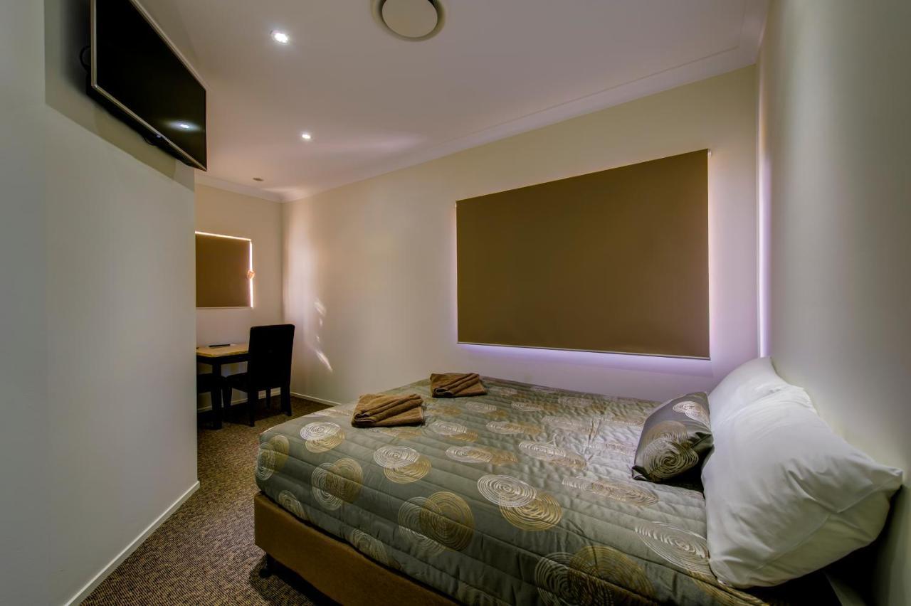 Western Downs Motor Inn Miles Екстериор снимка